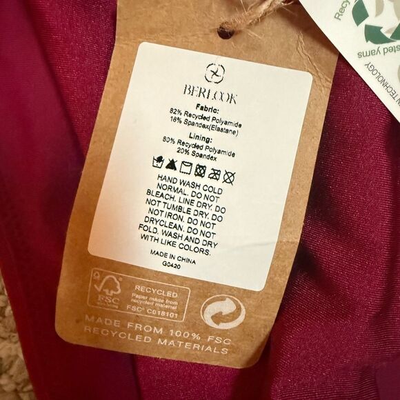 NWT BERLOOK burgundy ruched bikini top Size Small - Picture 7 of 7